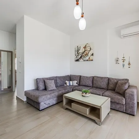 Beachside Family Balcony & Parking By Pikhost Lägenhet Durrës