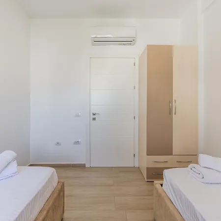 Lägenhet Beachside Family Balcony & Parking By Pikhost Durrës