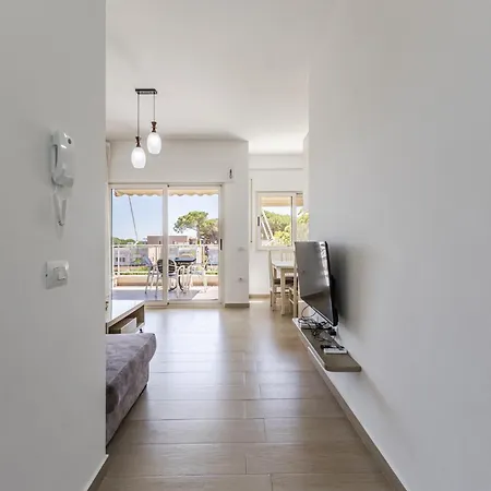 Beachside Family Balcony & Parking By Pikhost Durrës